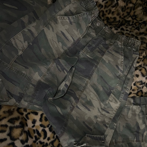 Camo Cargo Jeans - Picture 2 of 3